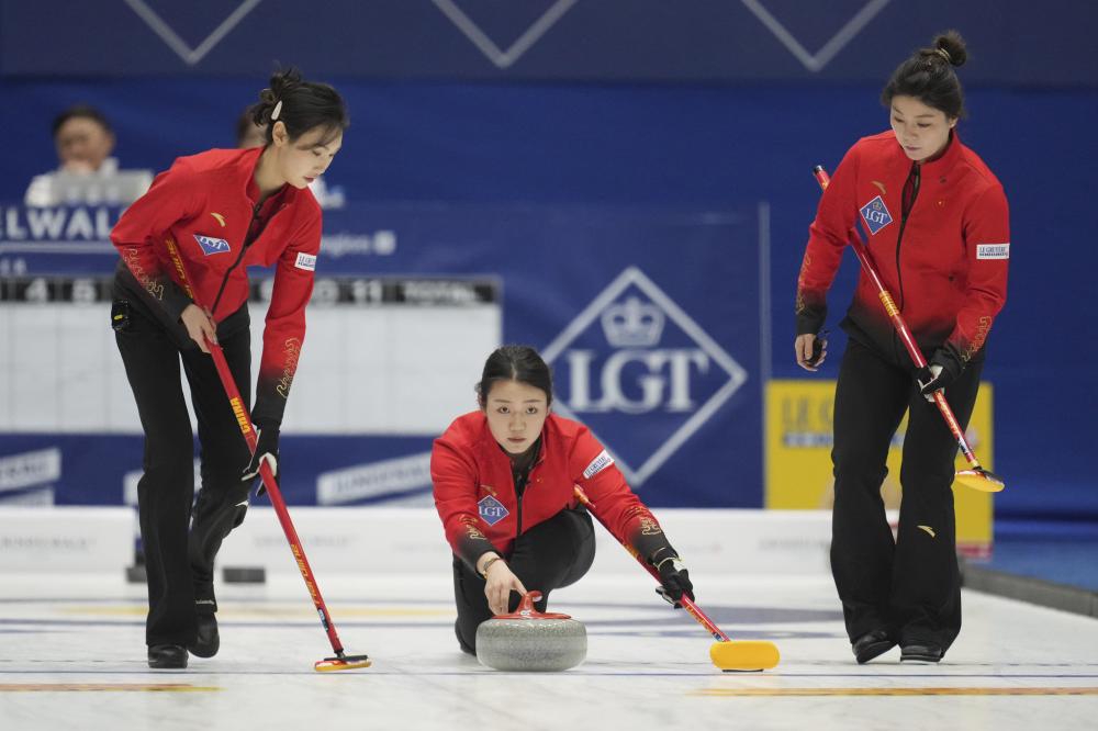 约基奇威少均三双掘金大胜篮网 雄鹿险胜魔术.